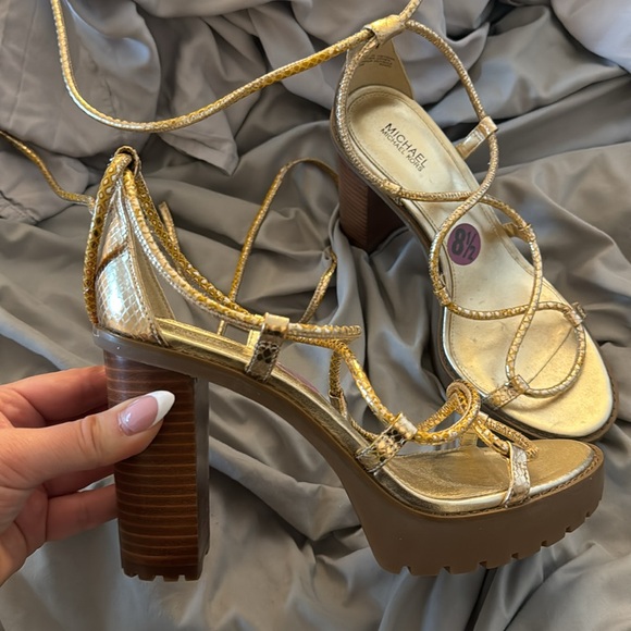 NWOT. Michael Kors Gold wrap heels - Picture 2 of 5